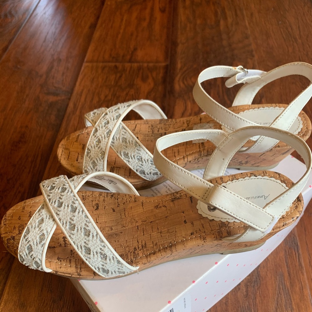 Girl’s American Eagle Sandals